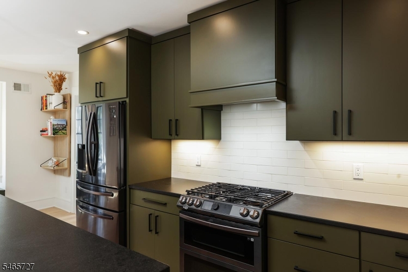 8 Locust Street Morris NJ 07960