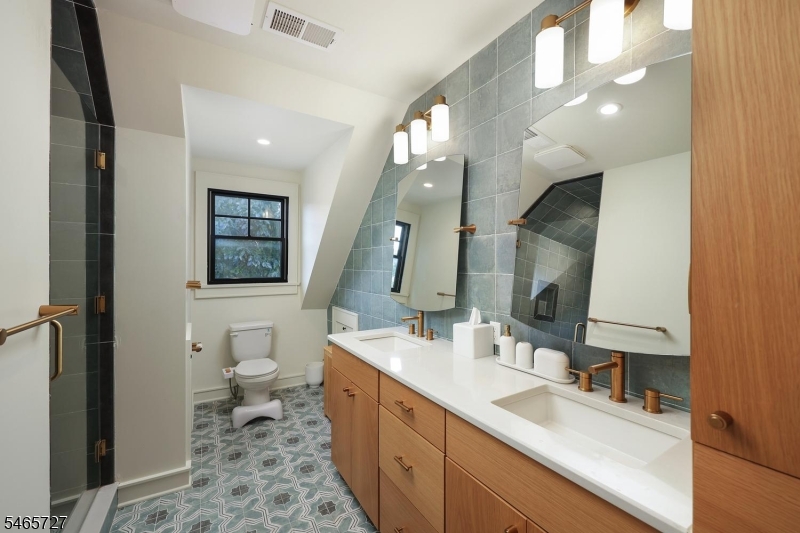 8 Locust Street Morris NJ 07960