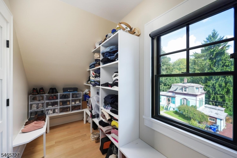 8 Locust Street Morris NJ 07960