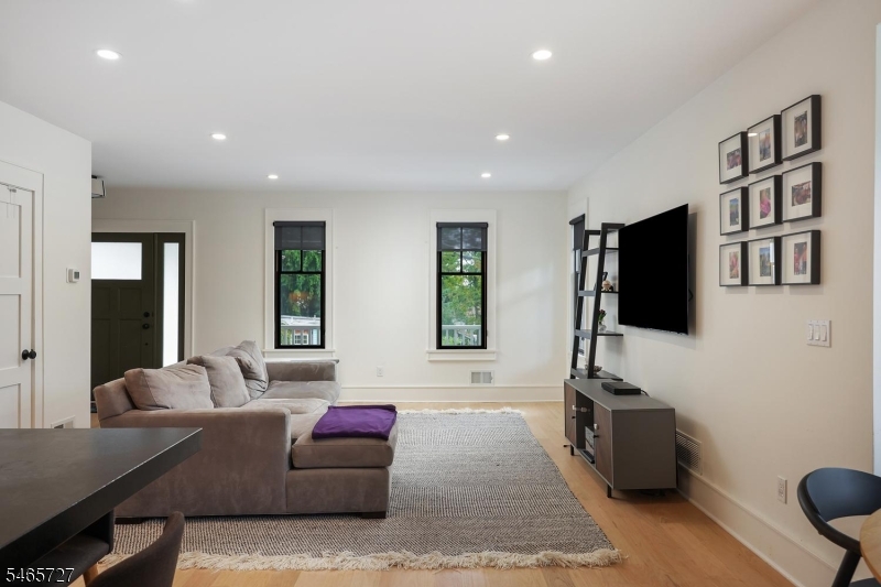 8 Locust Street Morris NJ 07960