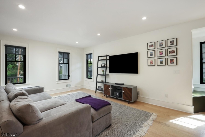 8 Locust Street Morris NJ 07960