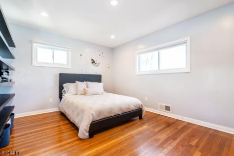24 Lennon Place Clifton NJ 07013