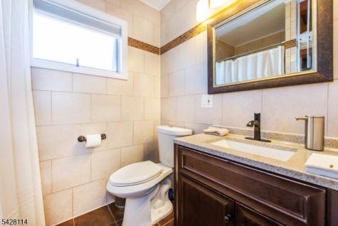 24 Lennon Place Clifton NJ 07013