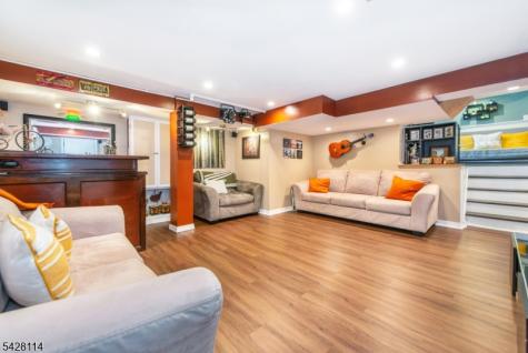 24 Lennon Place Clifton NJ 07013