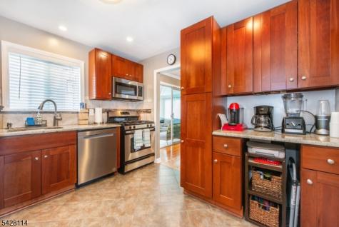 24 Lennon Place Clifton NJ 07013