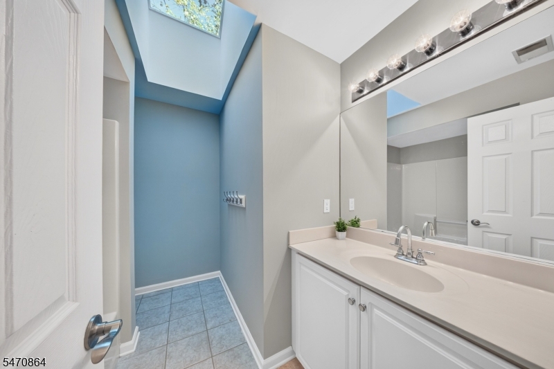 20 Mcpherson Drive Raritan NJ 08822