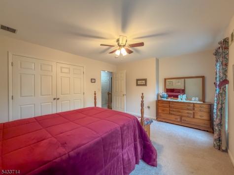 29 Lark Lane Jefferson NJ 07438