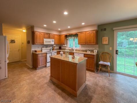 29 Lark Lane Jefferson NJ 07438
