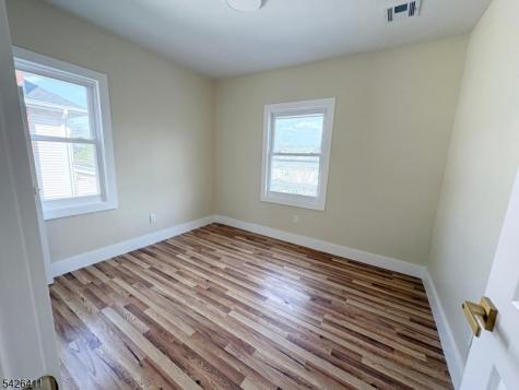 87 Pine Grove Terrace Newark NJ 07106