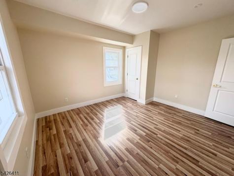 87 Pine Grove Terrace Newark NJ 07106