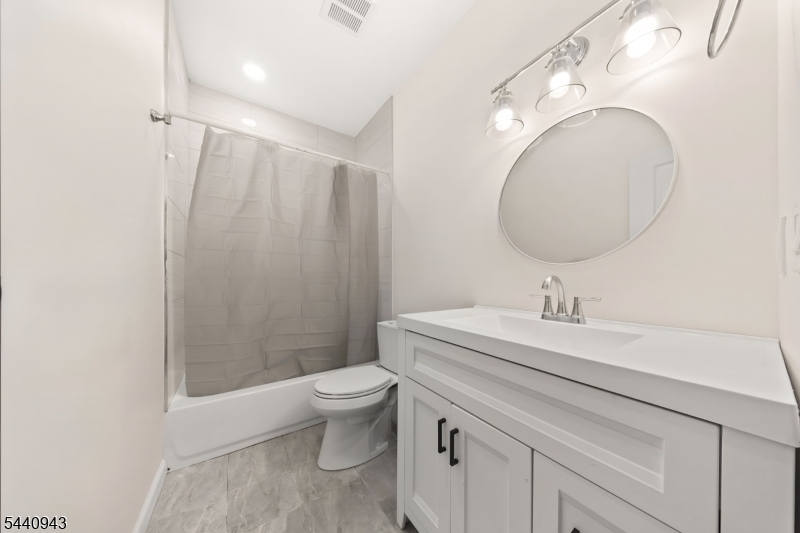 216 N Maple Avenue East Orange NJ 07017