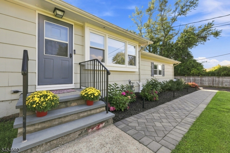 5 Old Farmers Road Washington NJ 07853