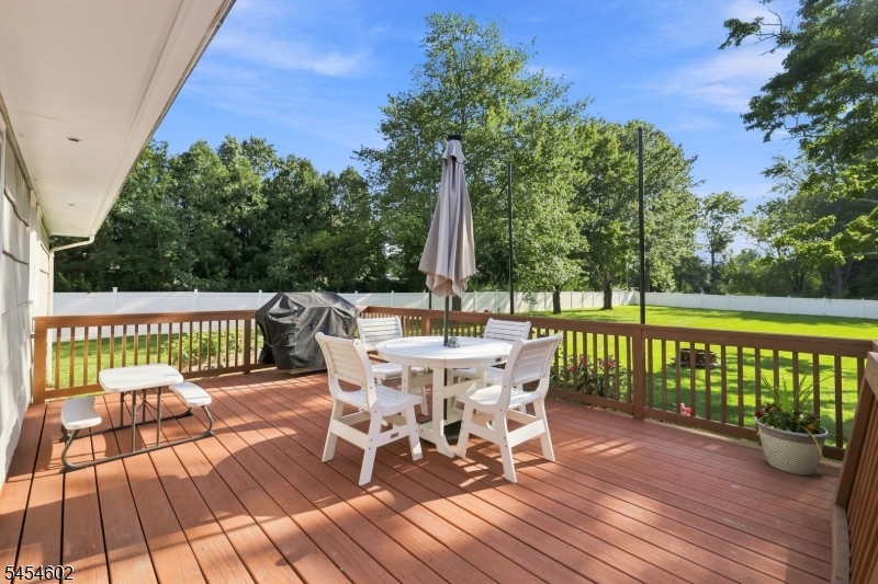 5 Old Farmers Road Washington NJ 07853