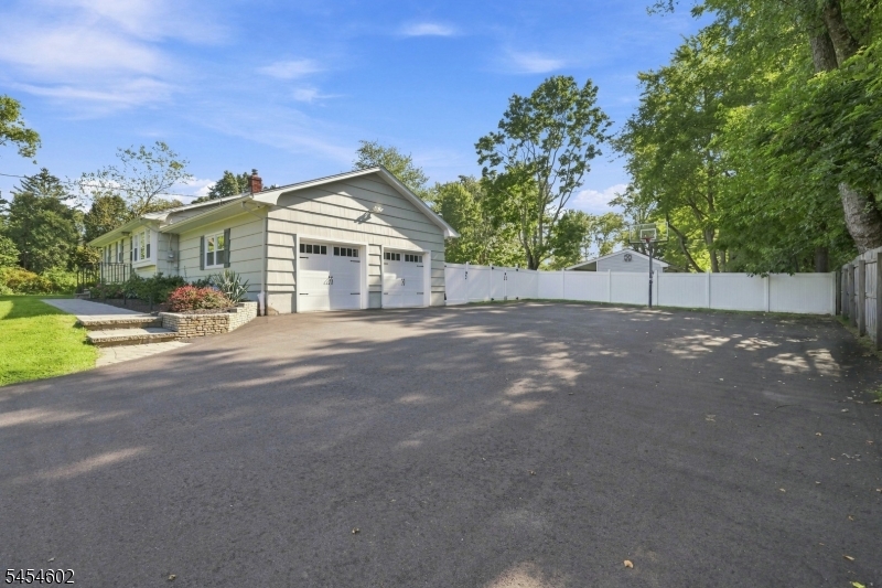 5 Old Farmers Road Washington NJ 07853
