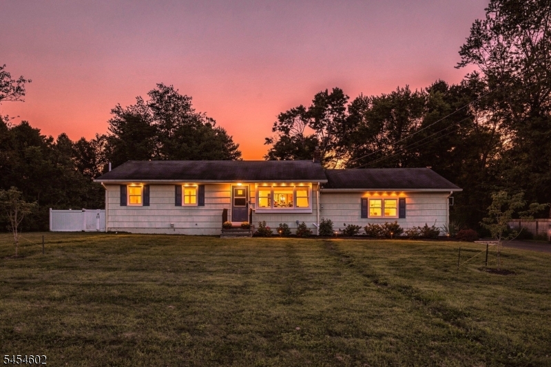 5 Old Farmers Road Washington NJ 07853
