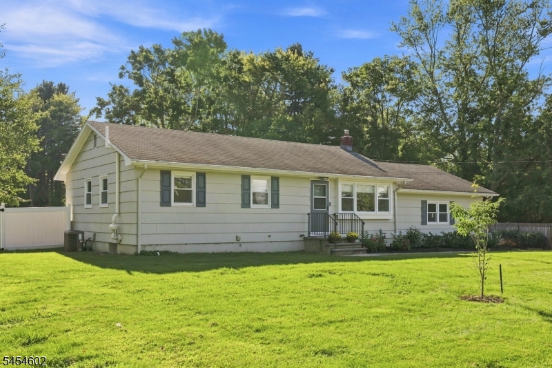 5 Old Farmers Road Washington NJ 07853