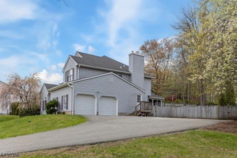9 Mulberry Court Roxbury NJ 07876