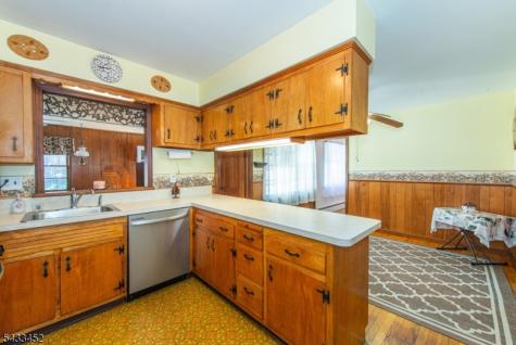 8 Shirley Terrace Kinnelon NJ 07405