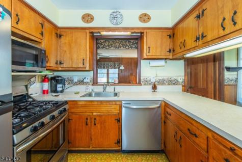 8 Shirley Terrace Kinnelon NJ 07405