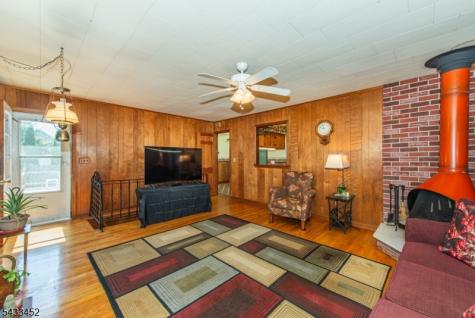 8 Shirley Terrace Kinnelon NJ 07405