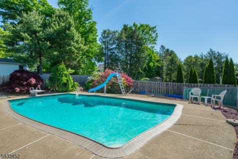 8 Shirley Terrace Kinnelon NJ 07405