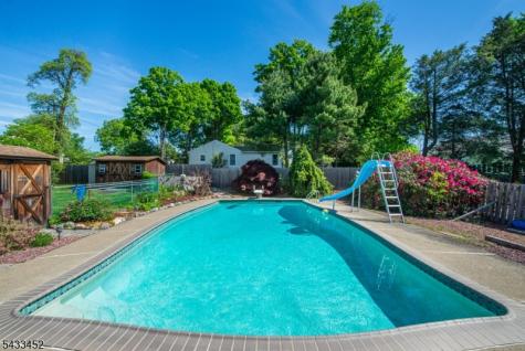 8 Shirley Terrace Kinnelon NJ 07405