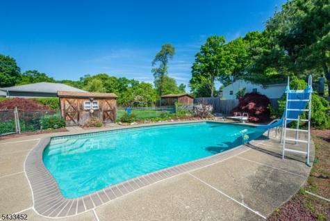 8 Shirley Terrace Kinnelon NJ 07405