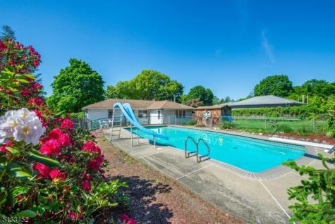8 Shirley Terrace Kinnelon NJ 07405