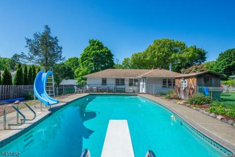 8 Shirley Terrace Kinnelon NJ 07405