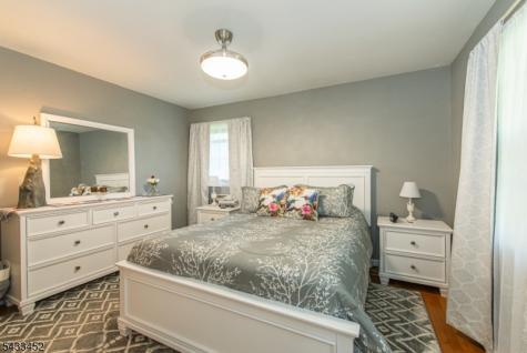8 Shirley Terrace Kinnelon NJ 07405