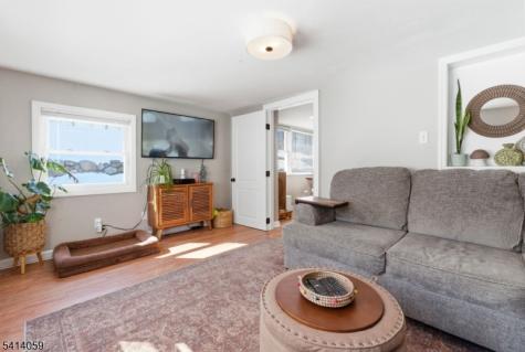 25 Bucknell Way Hopatcong NJ 07843
