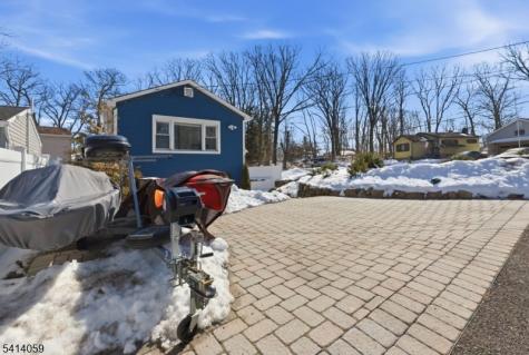25 Bucknell Way Hopatcong NJ 07843