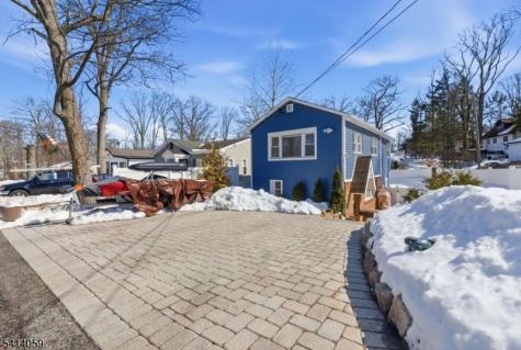 25 Bucknell Way Hopatcong NJ 07843