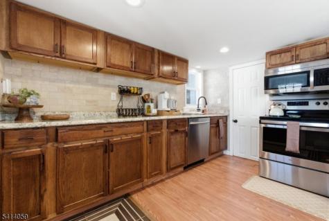 25 Bucknell Way Hopatcong NJ 07843