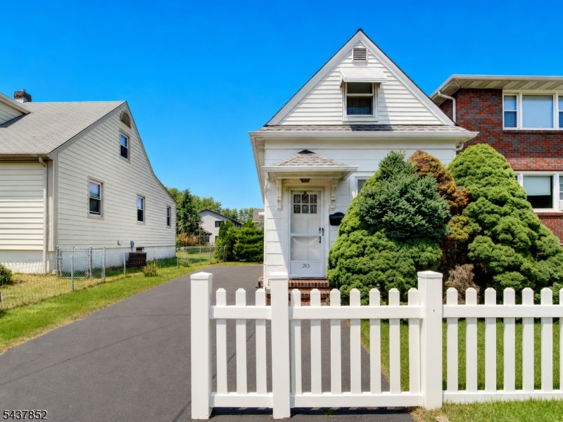 213 Kipp Avenue Elmwood Park NJ 07407