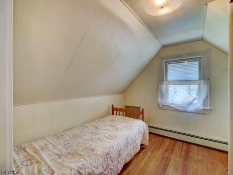 213 Kipp Avenue Elmwood Park NJ 07407