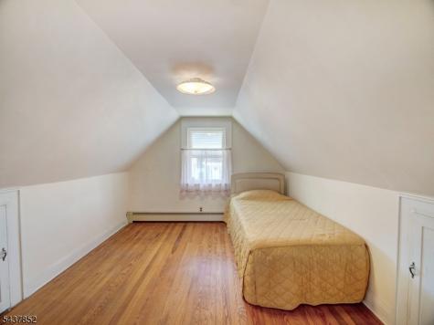 213 Kipp Avenue Elmwood Park NJ 07407