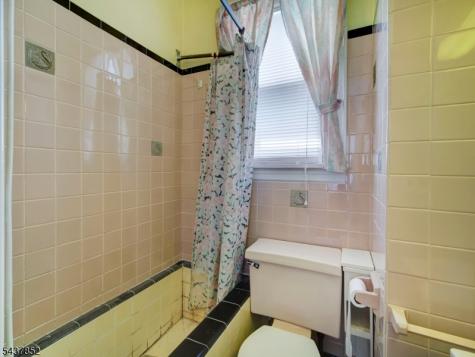 213 Kipp Avenue Elmwood Park NJ 07407