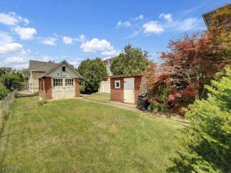 213 Kipp Avenue Elmwood Park NJ 07407