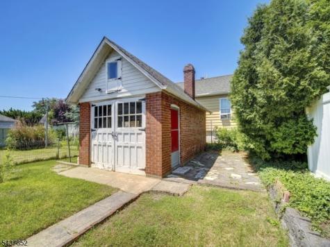 213 Kipp Avenue Elmwood Park NJ 07407