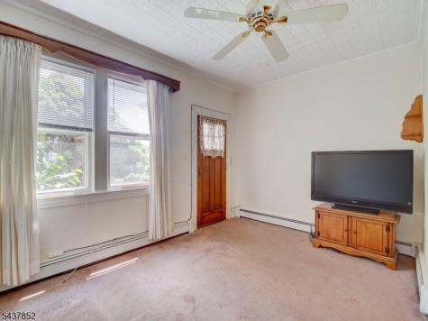 213 Kipp Avenue Elmwood Park NJ 07407