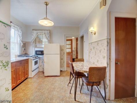213 Kipp Avenue Elmwood Park NJ 07407