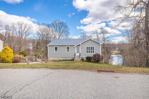 40 Hummingbird Trail Vernon NJ 07422