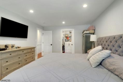 890 Norgate Drive Ridgewood Village NJ 07450