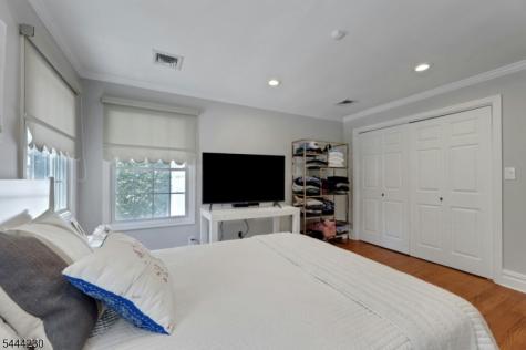 890 Norgate Drive Ridgewood Village NJ 07450