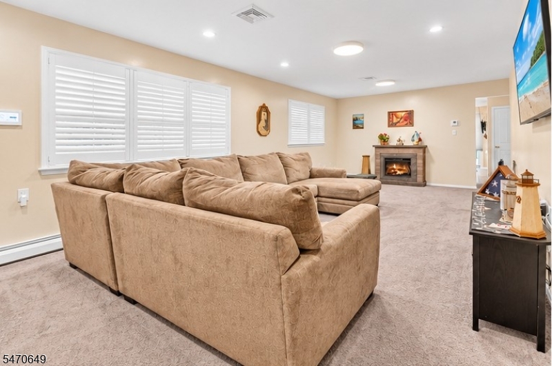 16 Bolans Court Berkeley NJ 08757