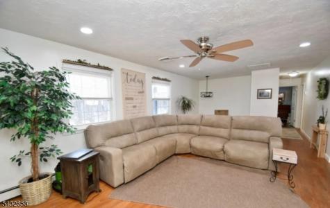 27 Grandview Avenue Jefferson NJ 07460
