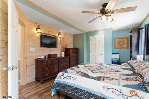 15 Parker Road Roxbury NJ 07856