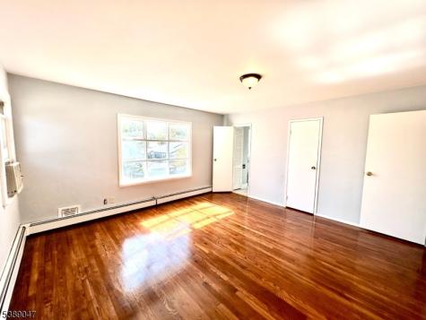 19 Oakdale Road Jersey City NJ 07305