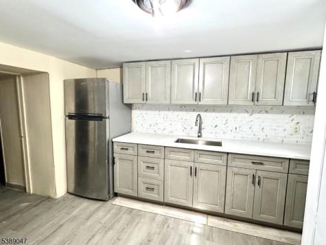 19 Oakdale Road Jersey City NJ 07305